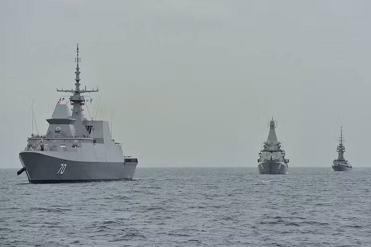 RSS Independence là chiếc đầu tiên trong lớp tàu tuần tra ven biển (LMV) do Singapore tự đóng mới đã có chuyến "xuất ngoại" đầu tiên của mình đến Thái Lan để tham gia cuộc Diễn tập đa phương Hải quân Asean AMNEX 2017. Nguồn ảnh: Hải quân Singapore.