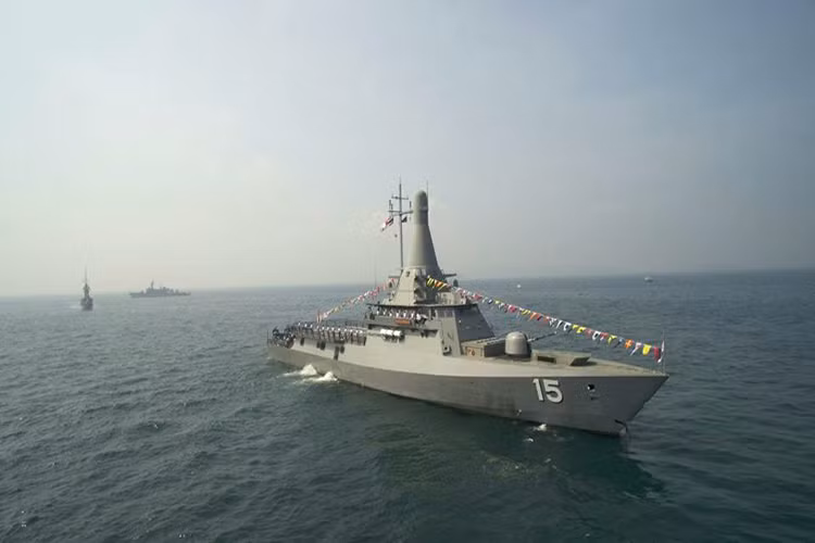 RSS Independence có lượng choán nước toàn tải 1.320 tấn do ST Marine, thuộc ST Engineering, nhà thầu quốc phòng lớn nhất Singapore tự đóng. Hải quân Singapore dự định đóng mới 8tàu tuần tra loại này các tàu tuần tra lớp Fearless và ba trong số đó đã được đưa vào trang bị. Nguồn ảnh: Hải quân Singapore. Nguồn ảnh: