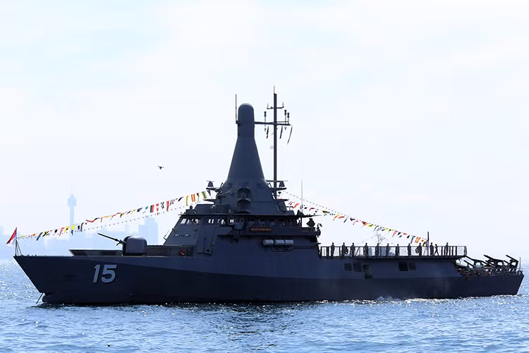 AMNEX 2017 là cuộc diễn tập hải quân chung đầu tiên của hải quân ASEAN diễn ra tại căn cứ hải quân Sattahip, vịnh Thái Lan từ ngày 13-22/11. RSS Independence cùng biên đội tàu của Hải quân Singapore là một trong những tàu chiến đến sớm nhất trước cuộc diễn tập này. Nguồn ảnh: Hải quân Singapore.