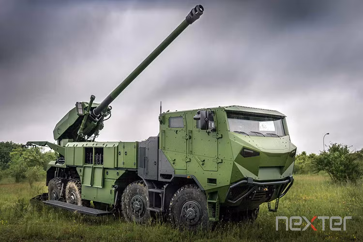 Sau đó có những dự đoán cho rằng có thể Việt Nam sẽ bỏ qua phiên bản sử dụng khung gầm xe tải bánh lốp 6x6 thông dụng để chờ đợi biến thể hạng nặng 8x8 được bọc thép và có khả năng tự động hóa cao hơn, nhưng đáng tiếc rằng cũng không có thêm bất cứ tiến triển nào. Nguồn ảnh: Defence Blog.