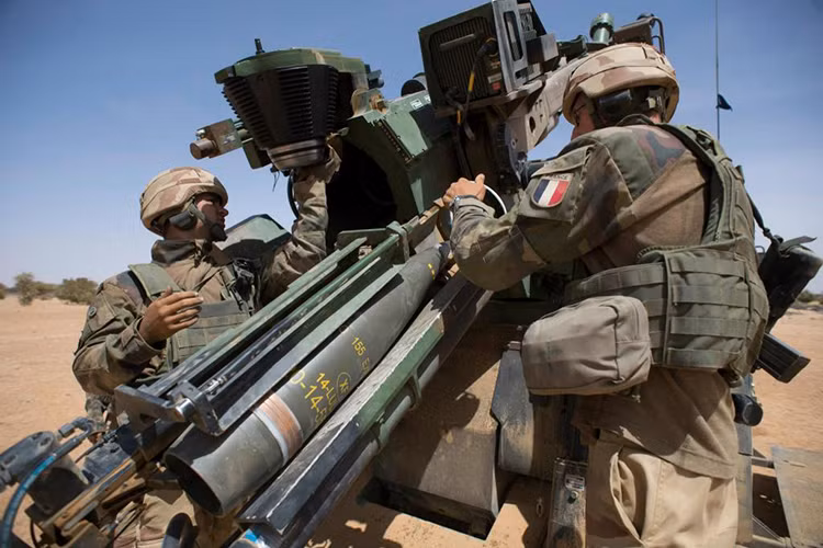 Nhưng sau khi sự háo hức ban đầu qua đi, mọi việc có vẻ như diễn biến một cách rất chậm chạp, chưa có bất cứ dấu hiệu nào cho thấy hợp đồng sẽ sớm được ký kết như kỳ vọng của người Pháp. Nguồn ảnh: Discover Military.