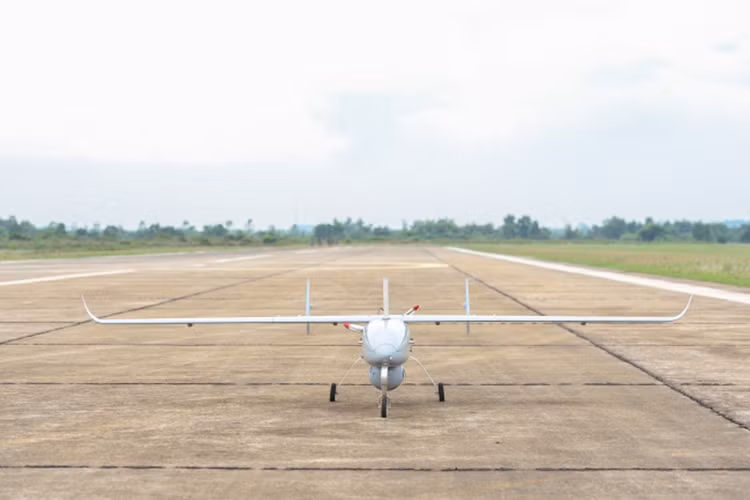UAV VT-Pigeon có tầm hoạt động hiệu quả khoảng 50 km có thời gian hoạt động liên tục trên không là 3,5 giờ với vận tốc bay từ 80 -130km/h. Trần bay tối đa của VT-Pigeon có thể lên đến 3.000m hoặc 1.000m với độ cao hoạt động thông thường. Nguồn ảnh: VTX.