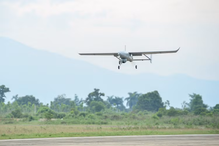 VT-Pigeon là một trong những mẫu UAV mới do Viện Hàng không Vũ trụ Viettel nghiên cứu và phát triển trong thời gian gần đây hướng tới thị trường UAV dân sự phục vụ cho các yêu cầu theo dõi và giám sát đặc biệt trên không. Tuy nhiên với các tính năng đặc biệt trên VT-Pigeon nó vẫn có thể phục vụ cho mục đích quân sự. Nguồn ảnh: VTX.