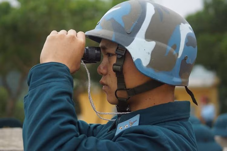 Quan sát quản lý vùng trời.