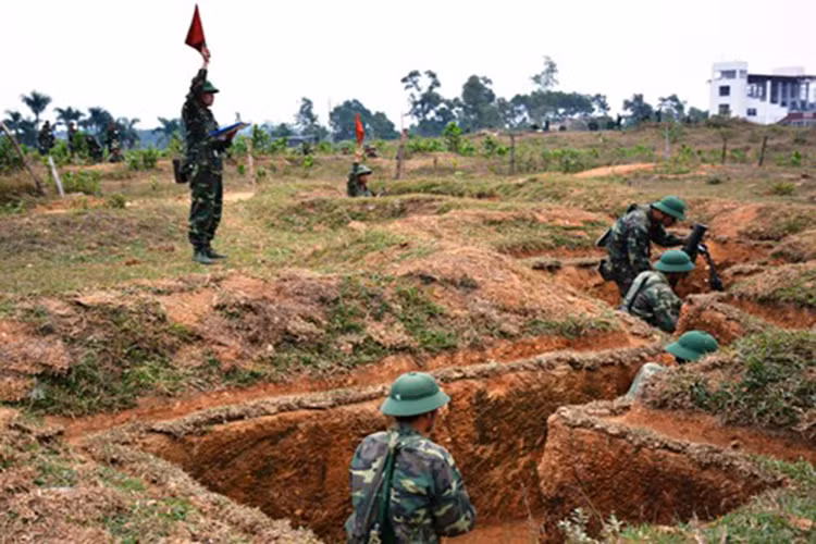 Trận địa Cối 82mm thuộc của Trung đoàn 692 lấy phần tử bắn.