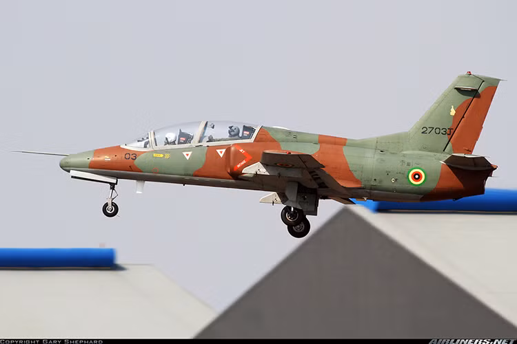 Dù có lực lượng lục quân khá nghèo nàn nhưng Zimbabwe lại có Không quân khá ấn tượng nếu so sánh với các nước trong cùng khu vực, khi không quân nước này sở hữu tới hơn 90 máy bay quân sự các loại trong đó có cả trực thăng tấn công, tiêm kích và cả máy bay huấn luyện. Nguồn ảnh: far-maroc.