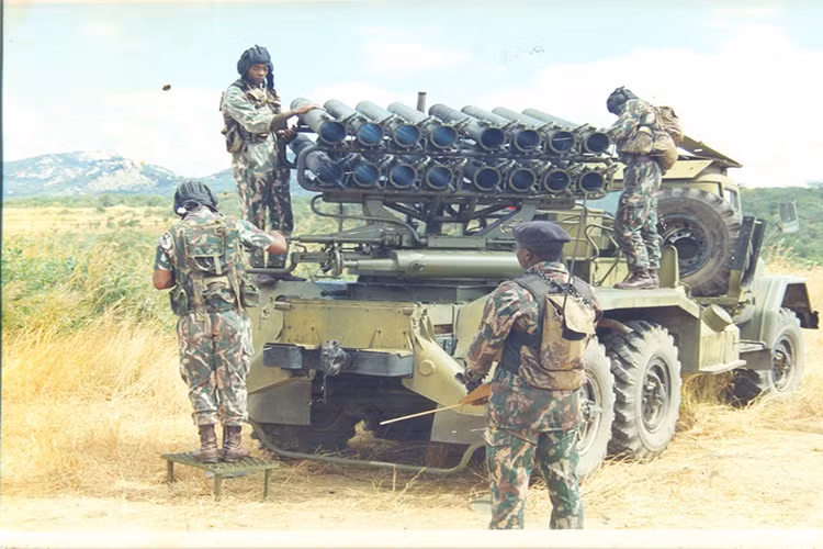 Lực lượng pháo binh của Zimbabwe cũng trong tình trạng tương tự với số đơn vị sẵn sàng tham chiến chỉ có thể đếm trên đầu ngón tay với khoảng trên dưới 100 đơn vị pháo cối và pháo phản lực phóng loạt. Nguồn ảnh: newsday.co.