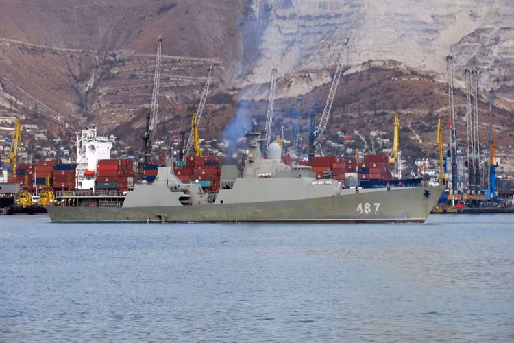 Như vậy trong tháng 1/2018, Hải quân Việt Nam sẽ chính thức biên chế đầy đủ 4 tàu hộ vệ tên lửa Gepard 3.9 đặt mua từ Nga trong năm 2006 với thời gian chuyển giao lần lượt là 2011, 2012 và 2017. Cả bốn tàu hộ vệ tên lửa này đều là các tàu chiến mạnh nhất của Việt Nam hiện nay. Nguồn ảnh: barmacode1.