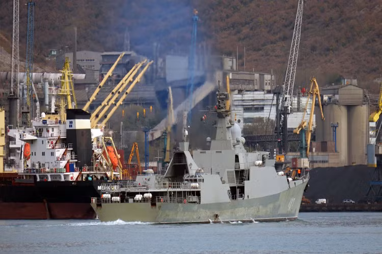 Về cơ bản toàn bộ trang thiết bị điện tử cũng như hệ thống vũ khí trên tàu Gepard thứ 4 của Việt Nam đã được hoàn thiện, bên cạnh đó tàu cũng đã thực hiện hải trình thử nghiệm kéo dài 84 ngày trên Biển Đen, di chuyển trong phạm vi hơn 19.000km. Nguồn ảnh: barmacode1.