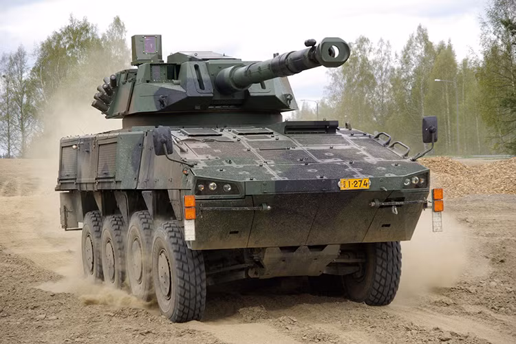 AMV do Patria Phần Lan và Lockheed Martin Mỹ hợp tác sản xuất có trọng lượng 27 tấn lắp động cơ 480 mã lực cho tốc độ tối đa 100 km/h; tầm hoạt động 850 km. Nguồn ảnh: Asian Arms Race