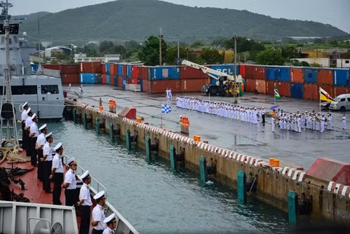 Tau ho ve Ly Thai To cap cang Thai Lan tham du AMNEX-2017