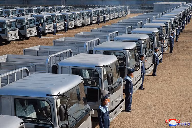 Tới năm 1975, Nhà máy Ô tô Tokchon được đổi tên thành Nhà máy Động cơ Sungri.