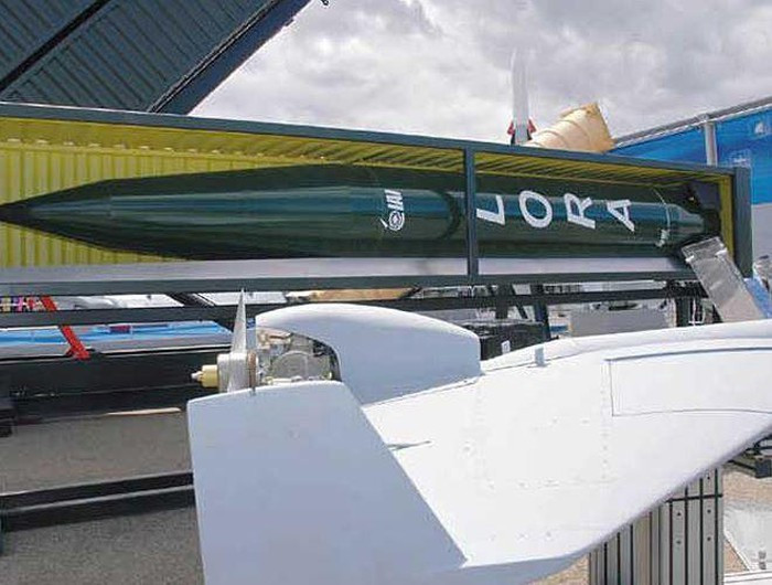 Tên lửa có chiều dài 4,7 - 5,2 m (tùy phiên bản); đường kính thân 0,62 m; trọng lượng phóng 1.600 - 1.800 kg.