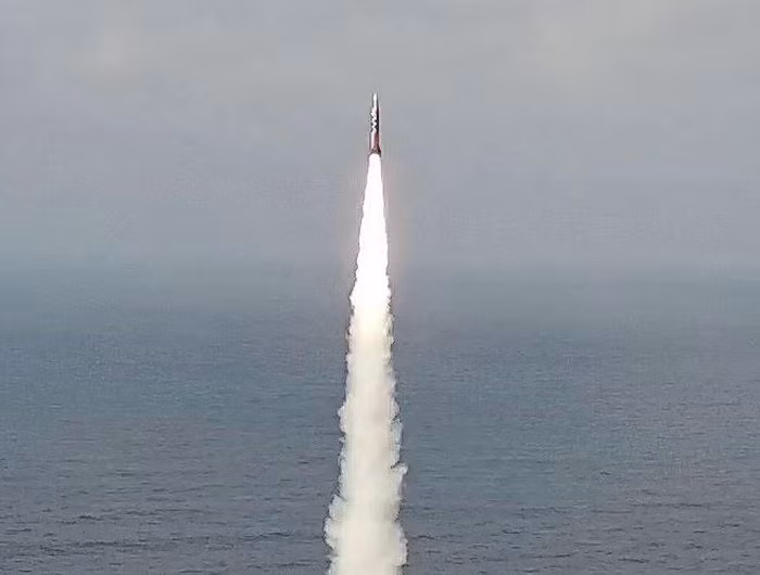 Tên lửa có thể mang theo đầu đạn nặng 440 - 600 kg, tầm bắn 250 - 300 km; độ sai số dưới 10 m.