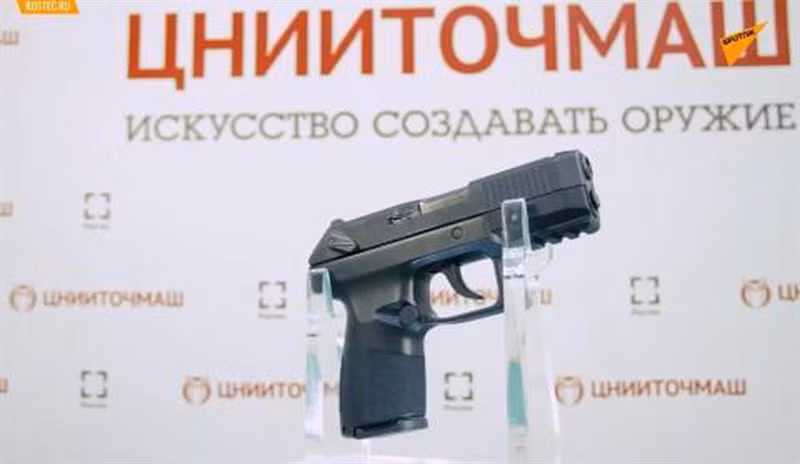 Trước khi trang bị khẩu Poloz, lực lượng đặc biệt Nga còn được biết đến với nhiều vũ khí tối tân khác nhau, trong đó có khẩu ASh-12 - vũ khí không chỉ xuyên thủng các bức tường mà còn thực hiện nhiệm vụ một cách hoàn toàn im lặng. Theo các binh sỹ thuộc lực lượng đặc nhiệm Nga, khẩu ASh-12 được thiết kế để hoạt động trong các không gian hẹp, ở khoảng cách ngắn từ 50 đến 10m.