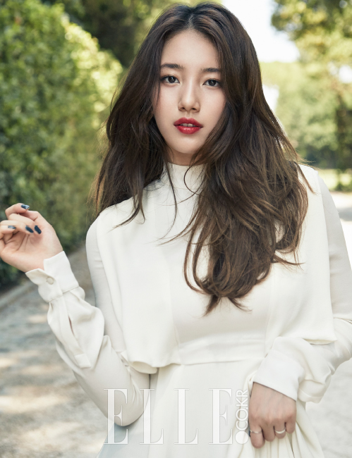 Còn với các cô nàng trẻ trung khác có thể sử dụng kiểu xoăn nhẹ từ trên xuống dưới, kết hợp với cắt tỉa tầng.