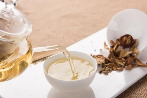 Tuy những loại trà này có tác dụng nhất định nhưng nếu bạn lạm dụng nó, có thể dẫn đến tiêu hóa không tốt, ho sẽ nhiều đờm hơn và dễ bị cảm lạnh. Ảnh: t-ji.net