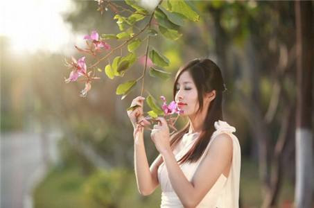 Đứng thứ tư là tuổi Hợi: Phương diện sự nghiệp: Những người làm công ăn lương nhờ có sáng kiến và sự cống hiến to lớn nên có cơ hội tốt được cất nhắc hoặc sắp xếp vị trí công việc tốt hơn, nhờ công việc thuận lợi mà thu nhập cũng gia tăng đáng kể.