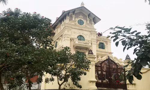 Căn biệt thự hoành tráng xây sai phép của ông Khâm, bà Vân - Ảnh: LÂM HOÀI.