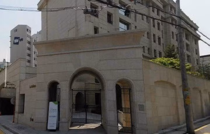 Sooyoung (Girls Generation): Sooyoung cũng sở hữu căn nhà ở khu vực Gangnam giống như Suzy. Cô đã chi 2,7 triệu đô để mua căn nhà đó.