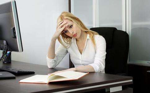 Ngoài ra để ngăn ngừa chứng mỏi và khô mắt, cố gắng không nên ngồi quá lâu trước màn hình máy tính. Cứ 20 phút nên cho mắt nghỉ ngơi 20 giây. Ảnh: 9yaocn.