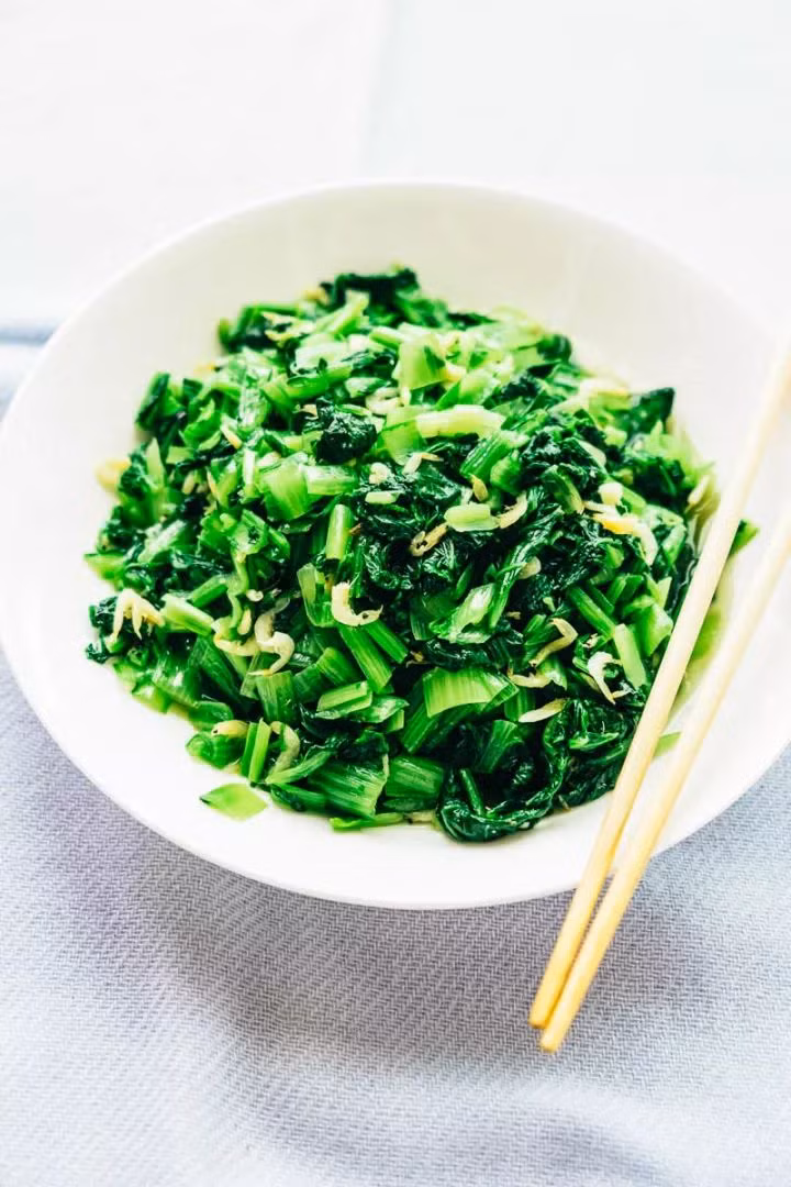Khi xào rau, nấu canh, hoặc nấu cháo thay bằng nêm mì chính bạn chỉ cần thêm một nhúm moi khô sẽ giúp món ăn thêm vị đậm đà thơm ngon.