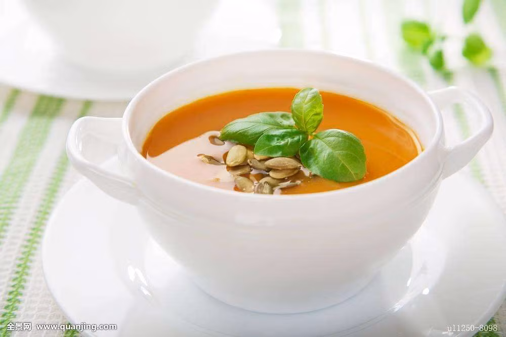 Khi ăn canh đừng chỉ ăn mỗi nước mà bỏ qua cái. Do chỉ có một số thành phần dinh dưỡng hòa tan được trong nước, còn lại phần lớn protein, axit amin, peptide, vitamin B2, kali, và chất béo, và nhiều chất dinh dưỡng khác vẫn lưu lại ở trong thịt. Ảnh: quanjing.