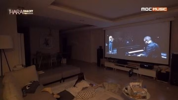 Goo Hara: Goo Hara đã mua căn nhà này với giá 1,1 triệu USD nhưng chỉ một năm sau đó, căn nhà đã lên giá 3 triệu USD.