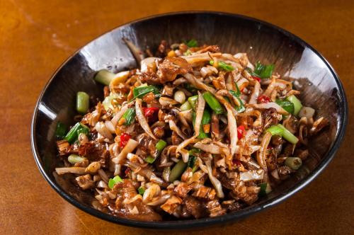 Nếu gặp trường hợp cần phải hạn chế ăn những đồ khó tiêu, giảm lượng ăn trong mỗi bữa ăn, nhai kỹ ăn chậm để giảm gánh nặng cho dạ dày. Ảnh: huitu.