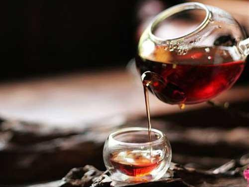 Giải pháp tạm thời có thế sử dụng một số loại trà dưỡng sinh trị táo bón sẽ có được hiệu quả tức thì. Tuy nhiên nếu dùng thường xuyên sẽ có tác dụng phụ như dẫn đến hao tổn trung khí, thiếu đoản khí, tinh thần uể oải, các cơ quan nội tạng sẽ trì trệ. Ảnh: ilife.