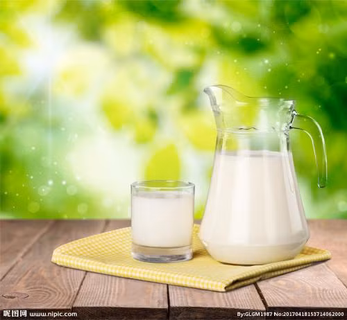 Chưa kể khi sữa tươi được vắt, dụng cụ chưa đảm bảo vệ sinh, sức khỏe của người vắt sữa không đảm bảo thì việc tiềm ẩm nhiều vi khuẩn có hại cho con người là rất lớn.