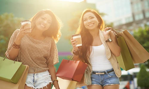 Hãy hẹn hò người bạn gái thân nếu lâu nay bạn chưa dành thời gian cho việc này.