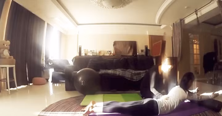 Suzy: Suzy đã bỏ 3.7 triệu USD để sở hữu một căn nhà 2 tầng ở khu Gangnam.