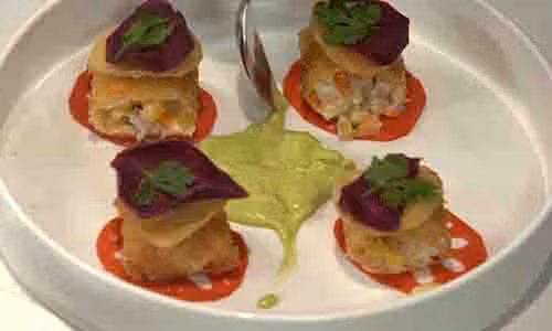 Món chả giò cá hồi cam thảo thơm ngon, giòn rụm là món quà sức khỏe mà Chef Hoàng Nhân gửi tới các gia đình trong năm mới. Món chả giò cá hồi cam thảo thơm ngon, giòn rụm là món quà sức khỏe mà Chef Hoàng Nhân gửi tới các gia đình trong năm mới.