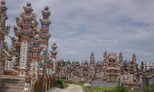 Cả khu nghĩa địa là những lăng mộ “siêu sang”.