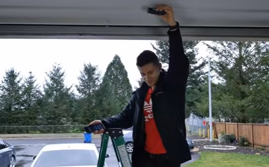 Lên đến độ cao 3m và sau 2 lần thả rơi...