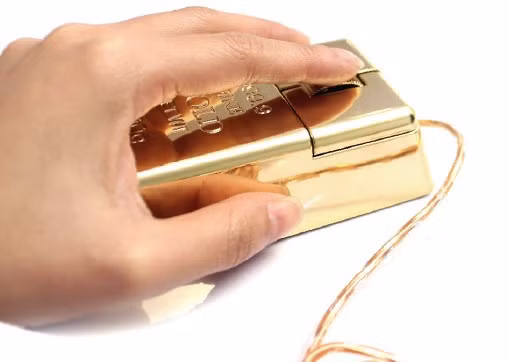 Bạn có thể sở hữu một con chuột máy tính bằng vàng nguyên khối như thế này.