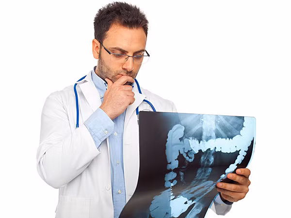 Để ngăn chặn nguy cơ bị ung thư ruột, hãy uống trà xanh. Theo các nhà khoa học, trà xanh có tác dụng chống oxy hóa, giúp bảo vệ các tế bào khỏi ung thư.