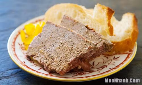 Hoặc cũng có thể là các bạn chọn loại thịt quá nạc nên thành phẩm pate không đạt được độ mềm, xốp cần thiết.