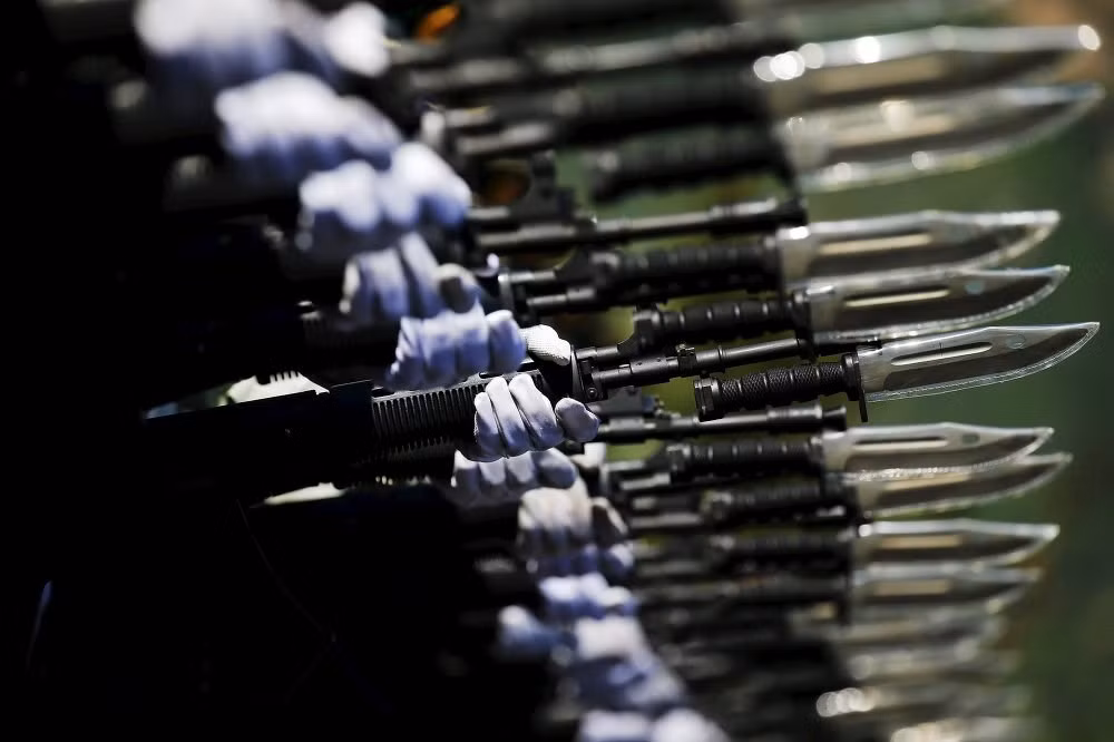 Binh sĩ Trung Quốc diễu hành cùng vũ khí trong buổi tập diễu hành kỷ niệm 70 năm kết thúc chiến tranh thế giới thứ 2.