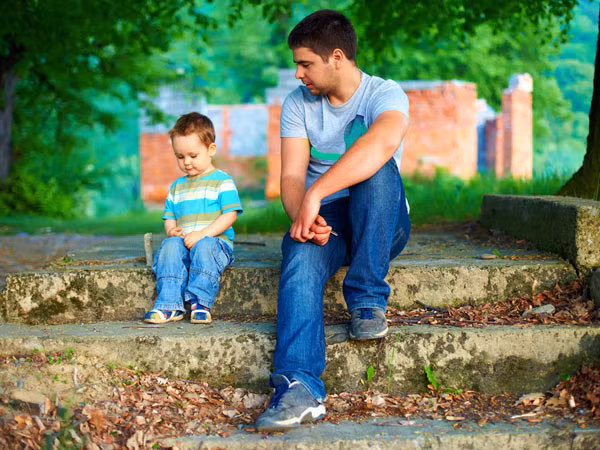 Nếu một trong những thành viên trong gia đình bị ung thư não thì bạn cũng sẽ có nguy cơ cao bị mắc bệnh này. Hãy thường xuyên kiểm tra não của mình khi người thân bị bệnh này nhé!