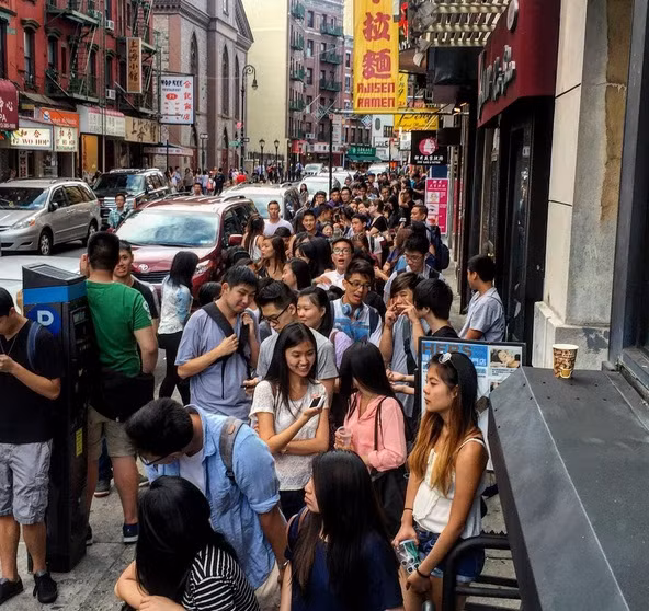 Bắt đầu bán ở Mỹ từ tháng 7/2015, món kem cuộn kiểu Mỹ đã khiến các tín đồ ăn uống phát cuồng.