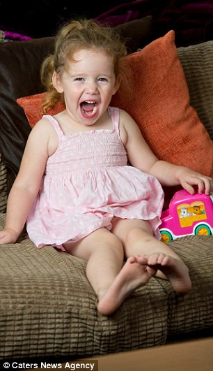 Hứng thú với những đồ vật không thể ăn được với người thường, Lily tỏ ra vô cùng thờ ơ với thức ăn thông thường. Cô bé chỉ thích ăn táo và dâu.