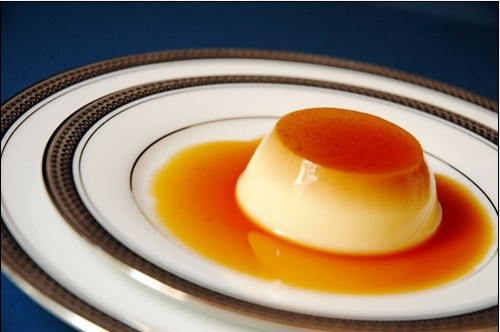 Để khắc phục tình trạng này, bạn nên thấm nước đọng trên vung 2 phút/lần hoặc để một tầm khăn sạch lên trên khuôn bánh khi hấp.