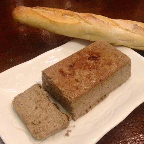 Theo như nhiều mẹ chia sẻ trên diễn đàn, có thể cho diêm sinh vào để tạo màu sắc đẹp mắt cho pate.