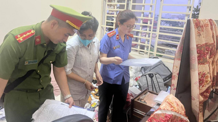 Cơ quan điều tra xác định, Công ty Digital Credit; Fincap VN, Sofi Solutions cùng một hệ thống điều hành với hơn 100 nhân viên, núp bóng dịch vụ cầm đồ, tư vấn tài chính để hoạt động cho vay lãi nặng thông qua trang web tamo.vn và findo.vn. 