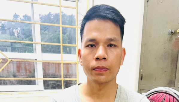 Bat doi tuong truy na toi mua ban nguoi sau 8 nam lan tron