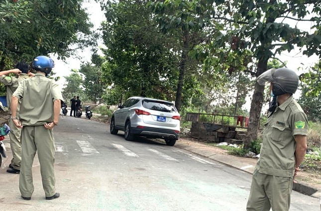  Nghi án phân xác ở Bình Dương: Ngày 25/5, Công an tỉnh Bình Dương cho biết đang phối hợp với các đơn vị liên quan làm rõ vụ nghi phân xác, đốt thi thể được phát hiện tại phường Tân Phước Khánh, TP Tân Uyên. Theo đó, trong chiếc túi chứa bộ phận cơ thể người, ngoài đôi chân cháy sém, còn có đôi tay của nạn nhân. Trên hai bàn tay có gắn móng giả. Nạn nhân được công an xác định là nữ giới (không phải là đàn ông như nhận định ban đầu của các nhân chứng), độ tuổi từ 30-35.