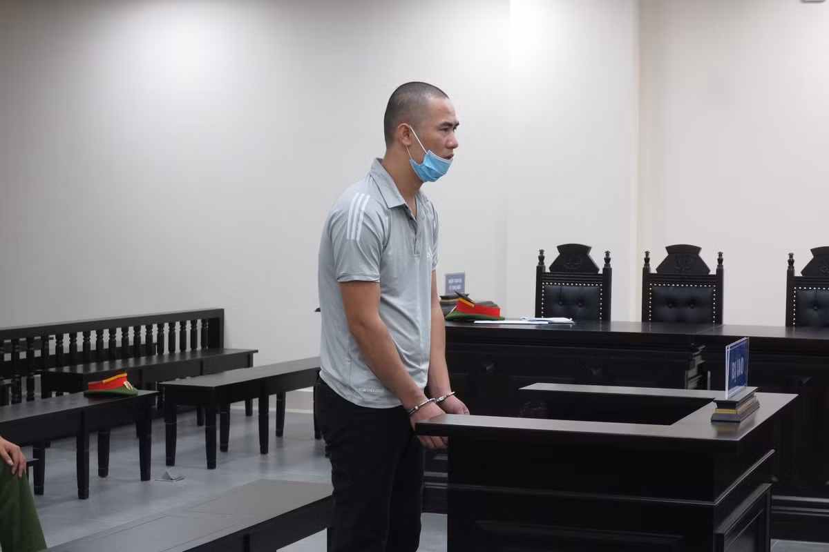  Giết người, phân xác giấu ở nhiều nơi: Ngày 23/6/2022, TAND TP Hà Nội tuyên phạt bị cáo Vương Văn Đoàn (SN 1991, ở Ứng Hòa) mức án tử hình vì tội “Giết người” và 3 năm tù tội “Cướp tài sản”. Trước đó, do không muốn trả nợ, Đoàn đã hẹn và lừa chủ nợ là anh N.T.Đ (SN 1982, ở Ứng Hòa) về trang trại, sau đó ra tay sát hại, cướp tài sản rồi phân thi thể nạn nhân giấu ở nhiều nơi nhằm che giấu hành vi phạm tội.