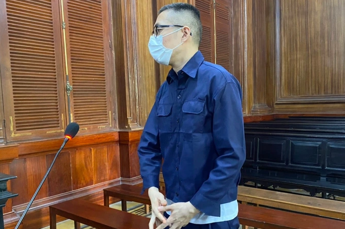  Giám đốc người Hàn Quốc giết bạn, phân xác bỏ trong vali: Ngày 19/5, TAND TP HCM mở phiên tòa xét xử và tuyên phạt bị cáo Jeong In Cheol (39 tuổi, quốc tịch Hàn Quốc- cựu Giám đốc Công ty Creata Việt Nam) án tử hình về tội Giết người, 8 năm tù về tội Cướp tài sản. Tổng hợp hình phạt bị cáo phải chấp hành là tử hình. Trước đó, do đòi nợ bất thành, bị cáo Jeong Incheol ra tay sát hại bạn đồng hương rồi phân xác để phi tang và cướp tài sản.